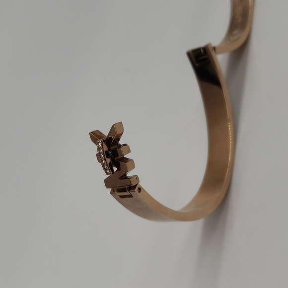 942- MICHAEL Michael Kors Haute Rose Gold Tone Enamel Bangle Bracelet NWT - Picture 6 of 10
